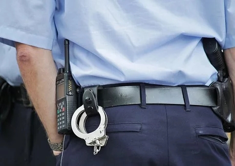 在美國(guó)被警察攔下該如何應(yīng)對(duì)4